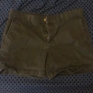 Khakis by Gap - Girlfriend 5in Short